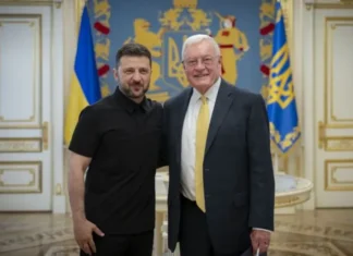 У США есть ПВО, более мощное, чем Patriot: Зеленский пошутил, что когда Келлог в Украине, киевляне могут выспаться. ВИДЕО