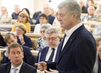 Разные версии документов о санкциях против Порошенко опубликованы на сайтах президента и СНБО, что свидетельствует о фальсификации — адвокат