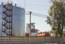 У Криму сталася аварія на Ленінській нафтобазі, забруднено залізницю і тротуари – російська влада