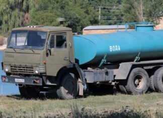 «Вода буде, коли цілі президента будуть досягнуті». Як вододефіцитний Крим намагається «напоїти» зруйнований Донбас