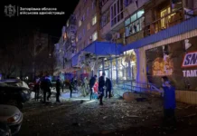 Атака на Запорожье: повреждены жилой дом и магазин, есть раненые. ФОТО