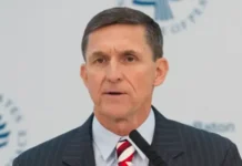 Бывший советник Трампа призвал провести расследование коррупции в Украине