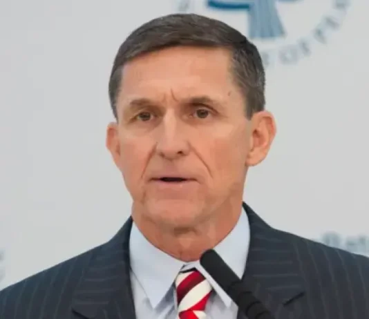 Бывший советник Трампа призвал провести расследование коррупции в Украине