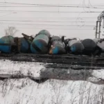 В Пензенской области РФ сошли с рельсов два локомотива и 23 цистерны с мазутом