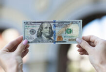 Доллар США в Украине резко взлетел до нового исторического максимума