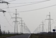 «Пряме влучання»? У Криму – відключення світла, атаковано електропідстанцію. Що відомо?