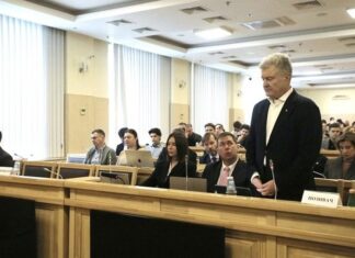 Представительница президента не пришла на суд по санкциям против Порошенко, политик заявил о затягивании процесса