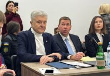 Порошенко указывает на непредоставлении обоснований для санкций в течение года, несмотря на отведенные законом 15 дней