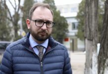 Адвокат Полозова, який захищав кримських активістів, заочно засудили в Росії