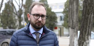 Адвокат Полозова, який захищав кримських активістів, заочно засудили в Росії