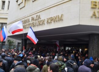 Деталі окупації Криму: Російські депутати в Сімферополі, російські солдати – в Ялті. 25 лютого 2014 року