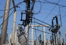 Россияне атаковали крупную подстанцию в Одесской области: идет разбор завалов