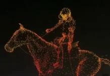 Шоу дронов и праздничные фонари: Китай готовится к Году Лошади 2026