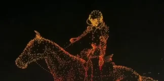 Шоу дронов и праздничные фонари: Китай готовится к Году Лошади 2026