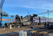 Разрушенные поезда в Запорожской области: оккупанты атаковали железную дорогу. ФОТО