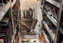 Сгорели тысячи книг: российские войска уничтожили библиотеку в Сумской области