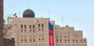 «Победа будет за нами»: южнокорейцы унизили российских дипломатов в Сеуле. ФОТО