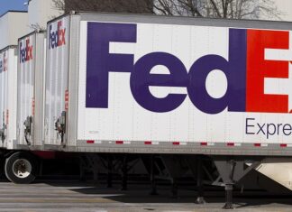 Первая крупная компания в США обратилась в суд с требованием возврата пошлин