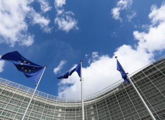 Венгрия блокирует 90 млрд евро для Украины: появилась первая реакция ЕС