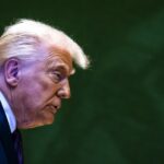 Трамп после поражения в Верховном суде ввел новые пошлины 10% почти на весь импорт США