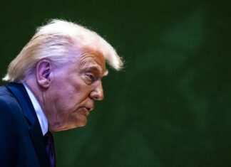 Трамп после поражения в Верховном суде ввел новые пошлины 10% почти на весь импорт США