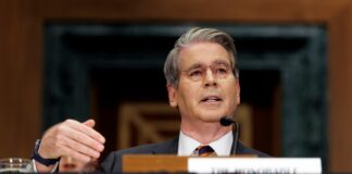 «Посмотрим, как пойдут мирные переговоры». Бессент не исключил новых санкций против России