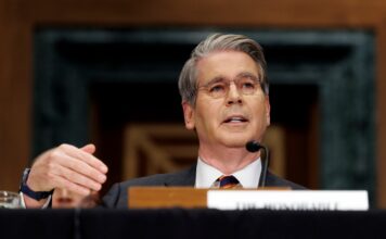 «Посмотрим, как пойдут мирные переговоры». Бессент не исключил новых санкций против России