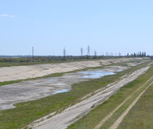 Знову в надії на опади та закінчення війни? Як російська влада намагається вирішити проблему водопостачання Криму