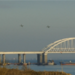 У Криму перекрито рух на Керченському мосту, у Севастополі призупинено роботу морського транспорту – російська влада (оновлено)