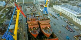 «Велика і дуже гарна мішень»: Росія будує в Керчі універсальний десантний корабель