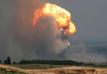 Увечері та вночі в анексованому Криму було чути сильні вибухи, у різних районах не було електроенергії