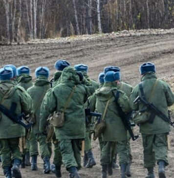 «Були мігранти – стали штурмові групи». У Криму взялися за іноземців. Заради війни?