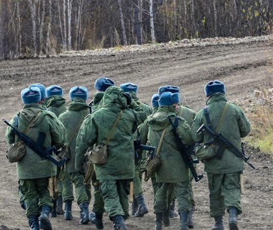 «Були мігранти – стали штурмові групи». У Криму взялися за іноземців. Заради війни?