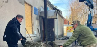 В Запорожье эвакуировали каменные бабы