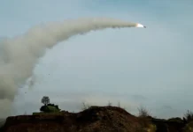 В Саратовской области РФ заявили о самой массированной за год атаке дронов: в Энгельсе есть пожары на промышленных объектах