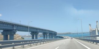 У Криму зранку 27 березня двічі перекривали Керченський міст