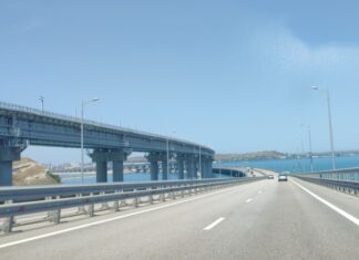 У Криму зранку 27 березня двічі перекривали Керченський міст