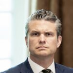 Министра обороны США заподозрили в инсайдерской торговле акциями накануне войны с Ираном