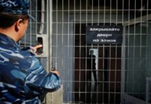 Засуджений в Україні кримський авіадиспетчер тепер перебуває за ґратами у Росії