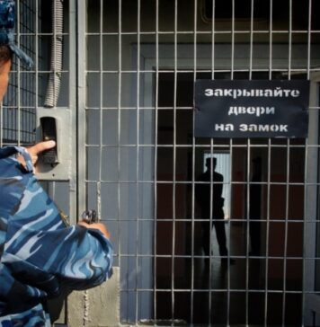 Засуджений в Україні кримський авіадиспетчер тепер перебуває за ґратами у Росії