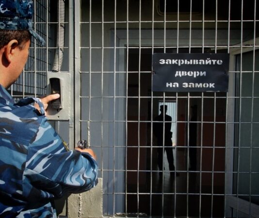 Засуджений в Україні кримський авіадиспетчер тепер перебуває за ґратами у Росії