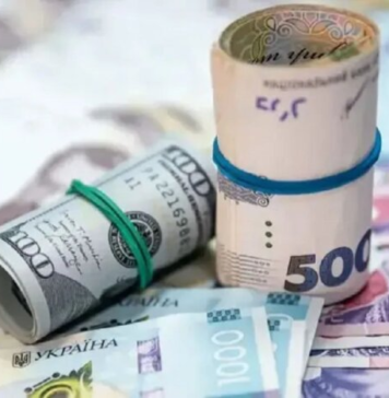 Гривна под ударом доллара и изменения в monobank: НБУ предупредил украинцев о главных рисках