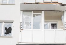 «У кожному будинку – руїни»: у Севастополі постраждалі від дронів ЗСУ скаржаться на мізерні компенсації