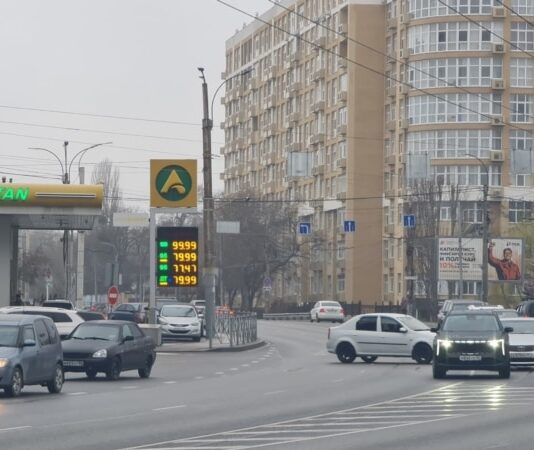 У Криму різко почали зростати ціни на бензин – активіст