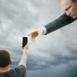 «Нас обрізають від усього світу»: як Крим живе без інтернету