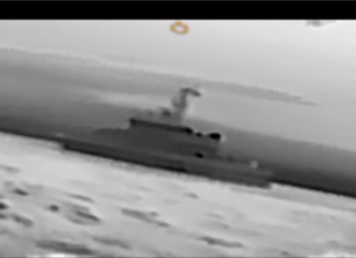 У ВМС України звітували про удар по двох катерах РФ, що охороняли Керченський міст