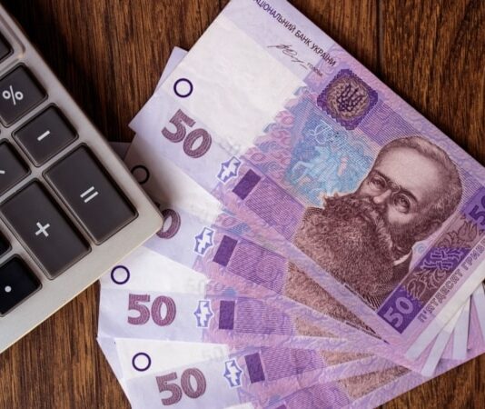 Реінтеграція кримчан. 50 тисяч гривень для тих, хто виїхав із Криму: Україна допомагає молоді з ТОТ