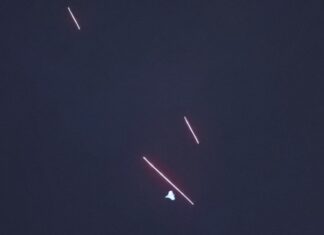 У Севастополі та кількох районах Криму лунали вибухи: повідомляють про атаку безпілотників