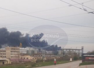 У Севастополі продовжує горіти нафтобаза, російська влада звітує про наслідки атаки
