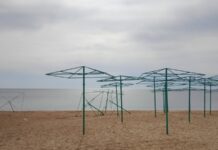 Листи кримчан: Як Крим готується до курортного сезону? Стовпами диму